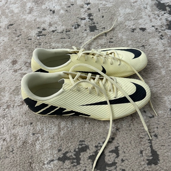 Men's Size 8 Nike Mercurial Zoom Vapor 15 Club FG Lemonade Cleats - Picture 1 of 7
